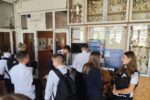 Езикова гимназия „Акад. Людмил Стоянов“ – Благоевград, се включи в благотворителната инициатива на Българския червен кръст в подкрепа на пострадалите от наводнението в Струмяни. С общата подкрепа на ученици, родители, учители и гости на училището бяха събрани 1612 евро, които ще бъдат дарени за подпомагане на нуждаещите се. Благодарим на всички, които се присъедииха и помогнаха да подарим надежда!